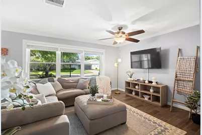 5334 Saxon Drive, Houston, TX 77092 - Photo 7
