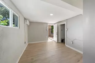213 Caplin St, Houston, TX 77022 - Photo 5