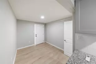 213 Caplin St, Houston, TX 77022 - Photo 17