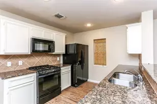 730 Redwing Pl Dr, Houston, TX 77009 - Photo 7