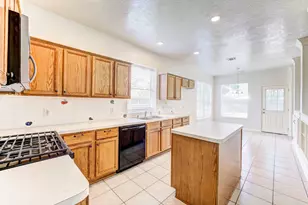 8510 Nashwood Ct, Houston, TX 77040 - Photo 9