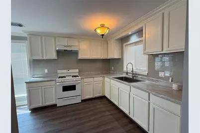 305 E Francis Street, Baytown, TX 77520 - Photo 1