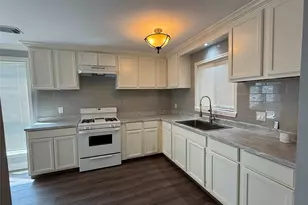 305 E Francis St, Baytown, TX 77520 - Photo 1