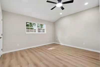 8902 Winding River Drive, Houston, TX 77088 - Photo 17