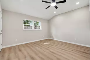 8902 Winding River Dr, Houston, TX 77088 - Photo 17