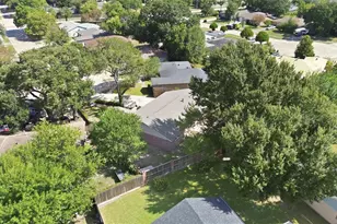 8902 Winding River Dr, Houston, TX 77088 - Photo 37
