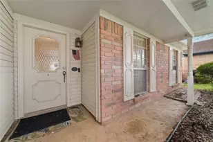 3131 E Heatherock Cir, Sugar Land, TX 77479 - Photo 3