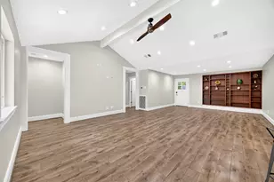 10335 Emnora Ln, Houston, TX 77043 - Photo 9