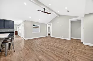 10335 Emnora Ln, Houston, TX 77043 - Photo 11