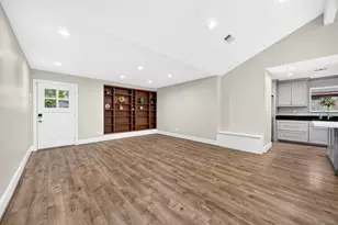 10335 Emnora Ln, Houston, TX 77043 - Photo 9