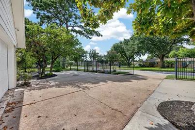 10335 Emnora Lane, Houston, TX 77043 - Photo 5