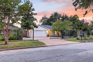 10335 Emnora Ln, Houston, TX 77043 - Photo 1