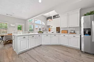 155 E Concord Valley Cir, The Woodlands, TX 77382 - Photo 13