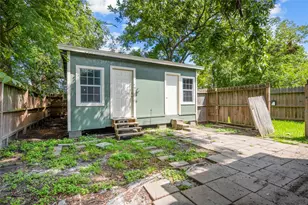 1011 E 39th St, Houston, TX 77022 - Photo 17