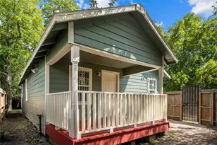 1011 E 39th St, Houston, TX 77022 - Photo 1