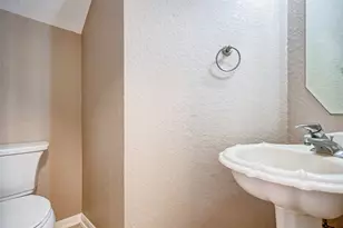 2022 Ridge Wood Ln, Sugar Land, TX 77479 - Photo 17