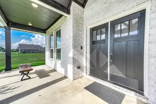 800 Greystone Ln, Angleton, TX 77515 - Photo 3