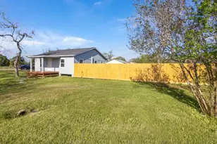 305 S Erwin St, Brazoria, TX 77422 - Photo 3