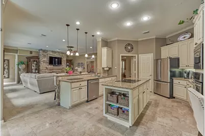 111 S Castlegreen Circle, The Woodlands, TX 77381 - Photo 21