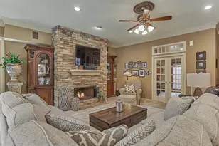 111 S Castlegreen Cir, Shenandoah, TX 77381 - Photo 15