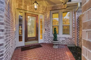 111 S Castlegreen Cir, Shenandoah, TX 77381 - Photo 5