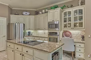 111 S Castlegreen Cir, Shenandoah, TX 77381 - Photo 23