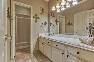 111 S Castlegreen Cir, Shenandoah, TX 77381 - Photo 35