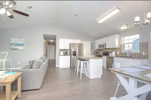13714 Pirates Beach Blvd, Galveston, TX 77554 - Photo 11