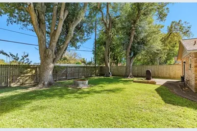 820 Perry Street, Angleton, TX 77515 - Photo 7