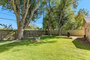 820 Perry St, Angleton, TX 77515 - Photo 7