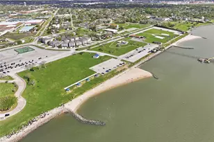 709 N Bayshore Dr, La Porte, TX 77571 - Photo 27