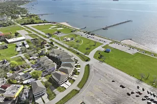 709 N Bayshore Dr, La Porte, TX 77571 - Photo 29