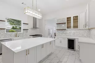 8006 Longridge Dr, Houston, TX 77055 - Photo 5