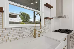 8006 Longridge Dr, Houston, TX 77055 - Photo 17