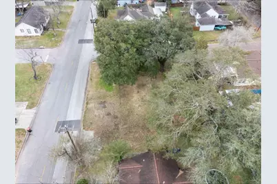 409 E Gulf Street, Baytown, TX 77520 - Photo 7