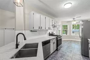 2124 Tower Bridge Rd, Pearland, TX 77581 - Photo 9