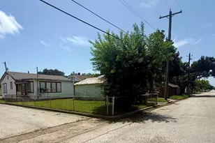 1501 Milam Dr, Galveston, TX 77551 - Photo 5