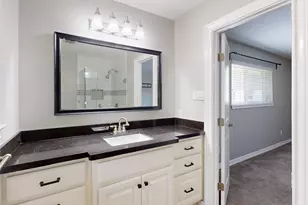 5850 Braesheather Dr, Houston, TX 77096 - Photo 11