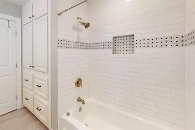 5850 Braesheather Drive, Houston, TX 77096 - Photo 19