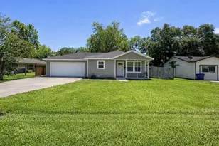 708 E 6th St, Sweeny, TX 77480 - Photo 1