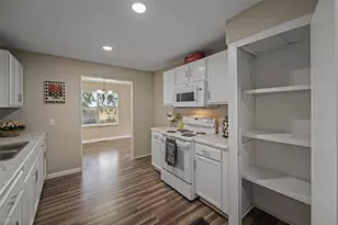 1202 Willow Ln, League City, TX 77573 - Photo 7