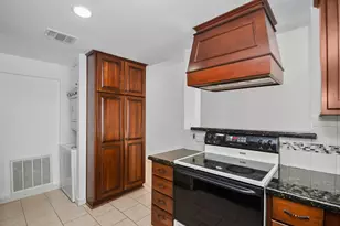 401 Lakeside Ln, Houston, TX 77058 - Photo 9