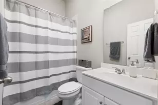 3909 Sterling Springs Ln, League City, TX 77573 - Photo 9