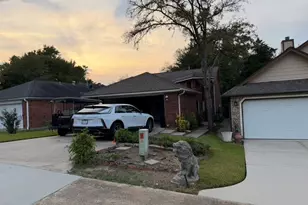 102 Harbour Town Cir, Conroe, TX 77356 - Photo 3