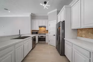 3006 Chenevert St, Houston, TX 77004 - Photo 9