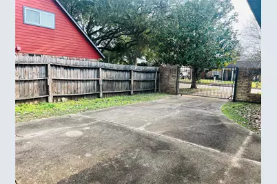 12614 Hunting Briar Drive, Houston, TX 77099 - Photo 11