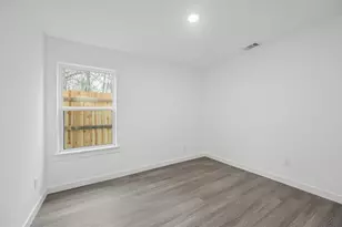 8639 Peachtree St St, Houston, TX 77016 - Photo 3