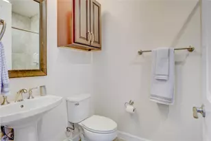 827 Dunleigh Meadows Ln Ln, Houston, TX 77055 - Photo 9