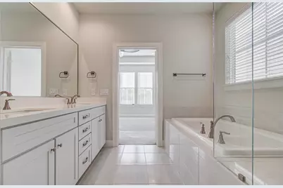 2818 Grand Fountains Drive #B, Houston, TX 77054 - Photo 21