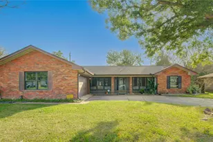 1607 W 11th St, Freeport, TX 77541 - Photo 3